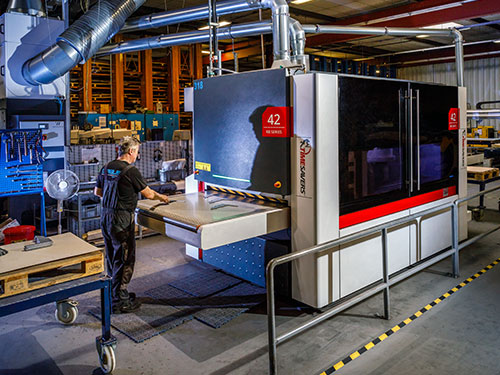 Timesavers Maschine für automatisiertes Entgraten und Verrunden