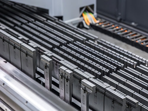 Abkantpresse bei QABUS Metallbau, Regensburg / Regenstauf